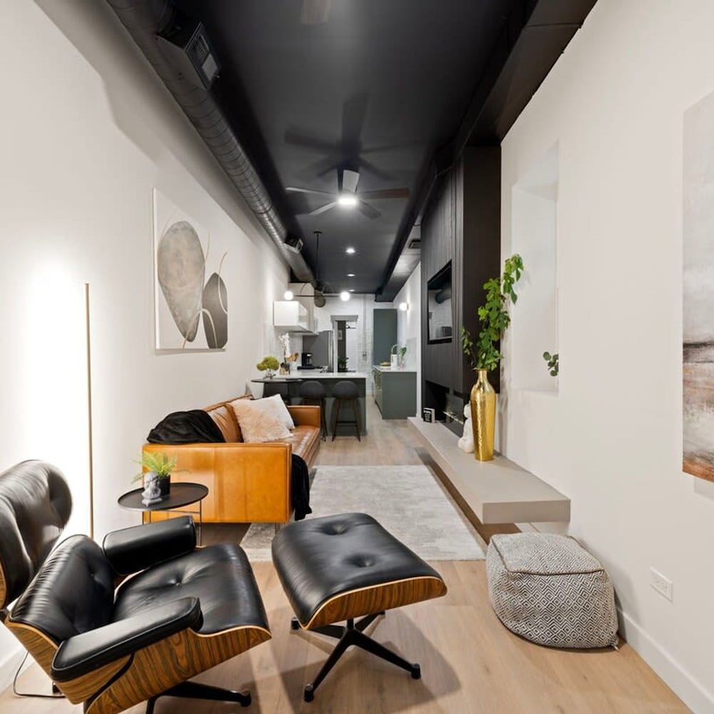 Chic 4-bedroom Haven Designer s Dream Home, Photo 35