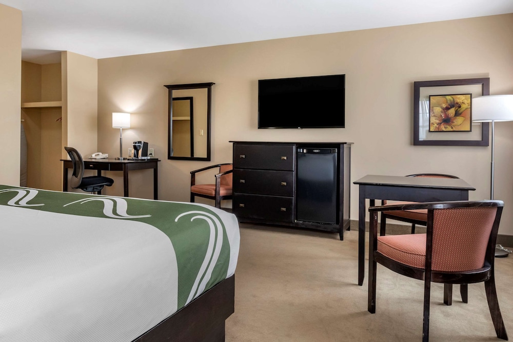 Suite, 1 Queen Bed with Sofa bed, Non Smoking (Upgrade) - Photo 2