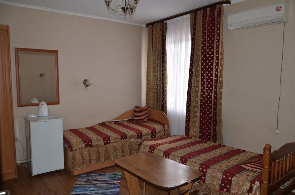 Standard Twin Room, Shared Bathroom photo 2