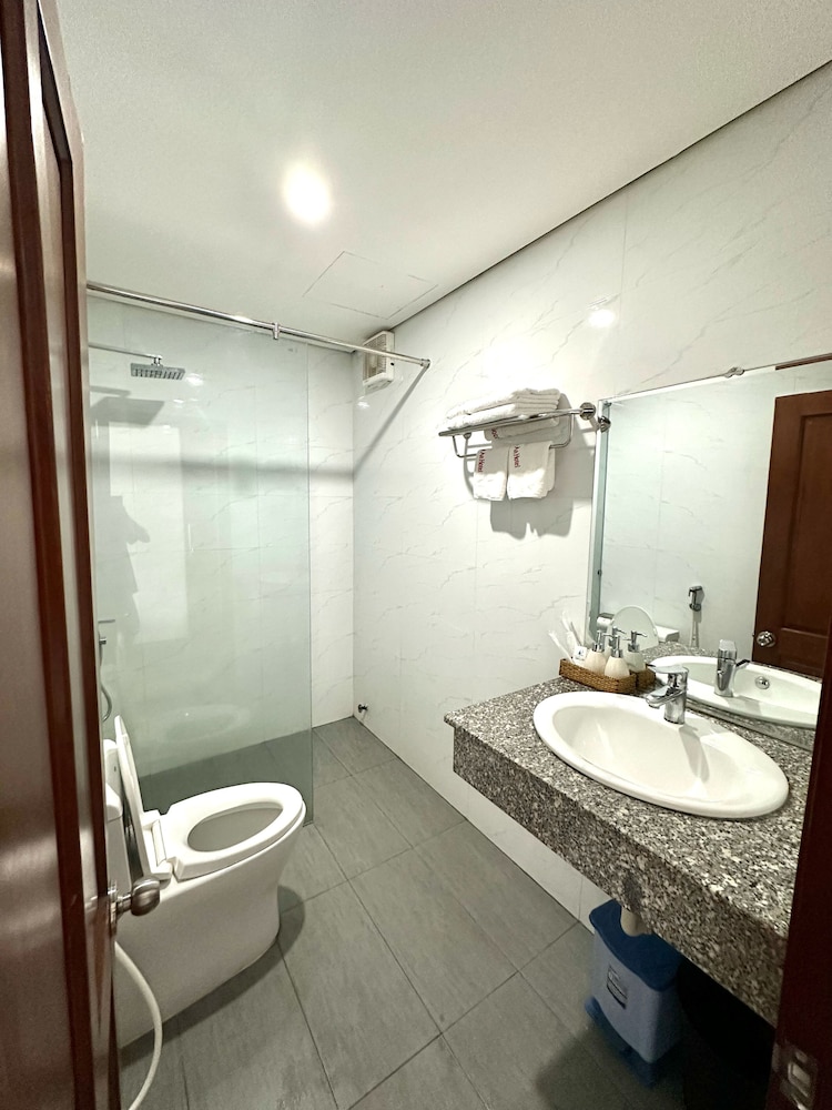 Superior Quadruple Room, City View photo 2