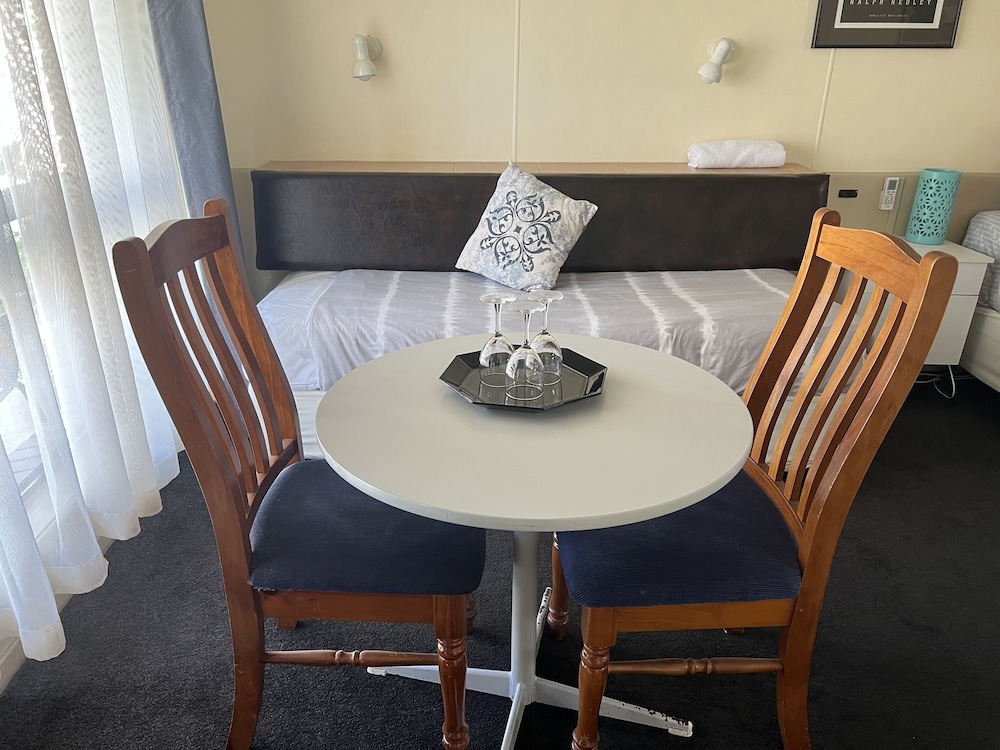 Comfort Room, Multiple Beds (Non pet friendly) photo 2