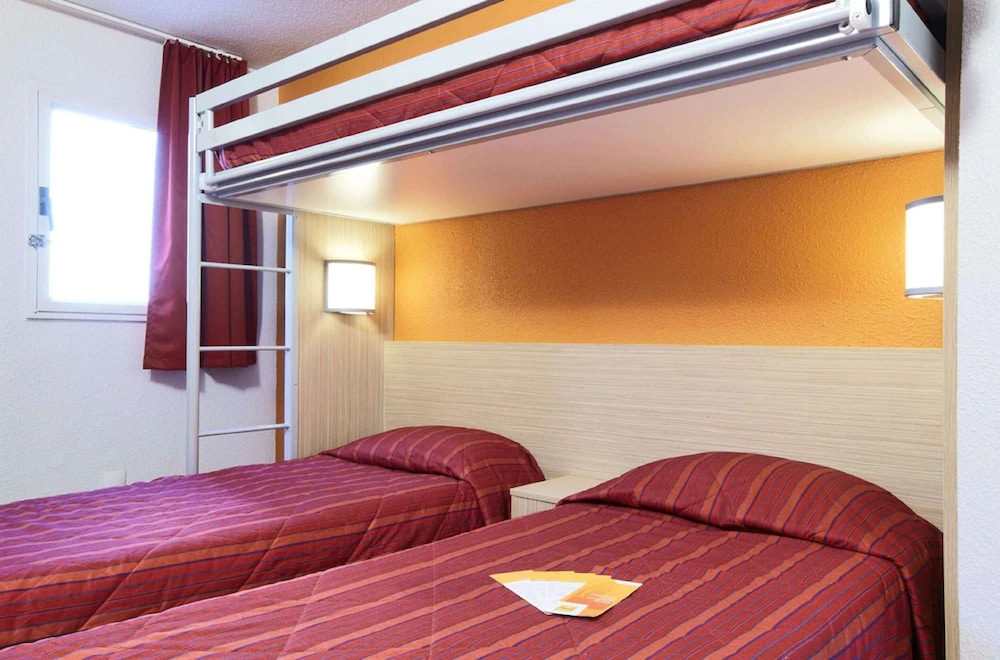 Standard Room, 3 Twin Beds photo 1