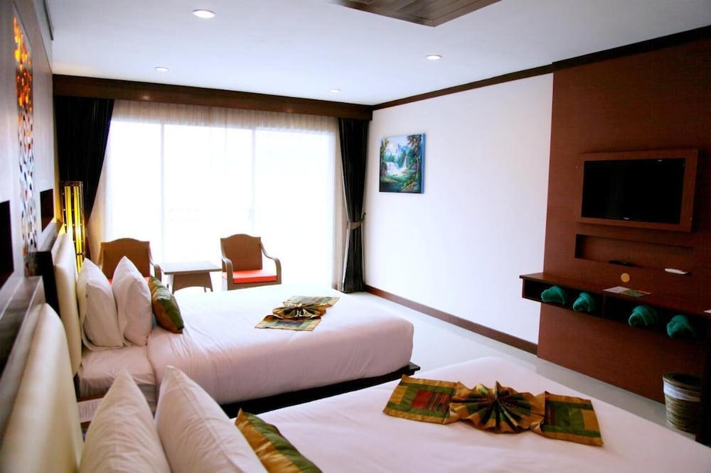 Family Suite, Pool View photo 2