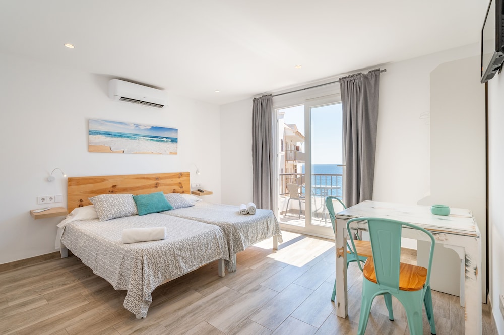 Estudio Superior, 2 camas individuales, vista parcial al mar
