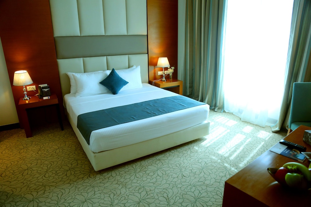 Executive Suite, City View