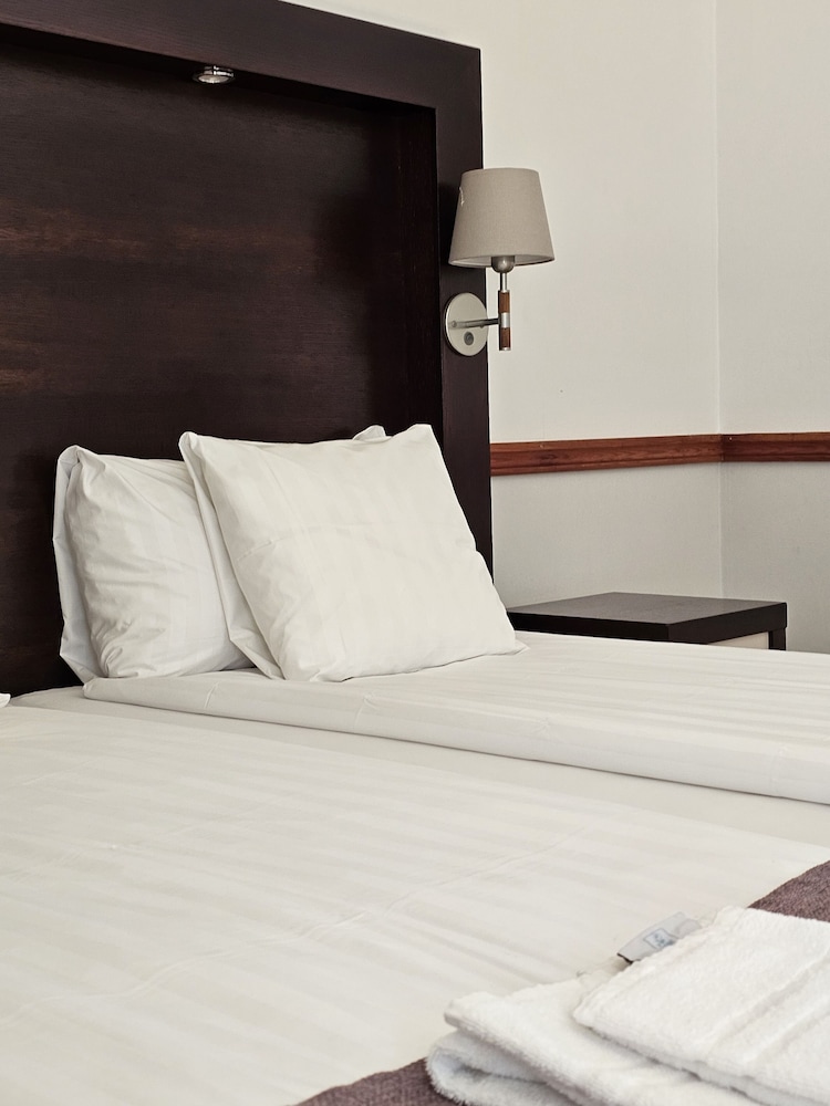 Basic Double Room (without pool access) photo 2