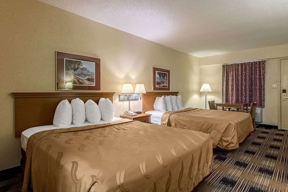 Standard Room, 2 Queen Beds, Non Smoking photo 2