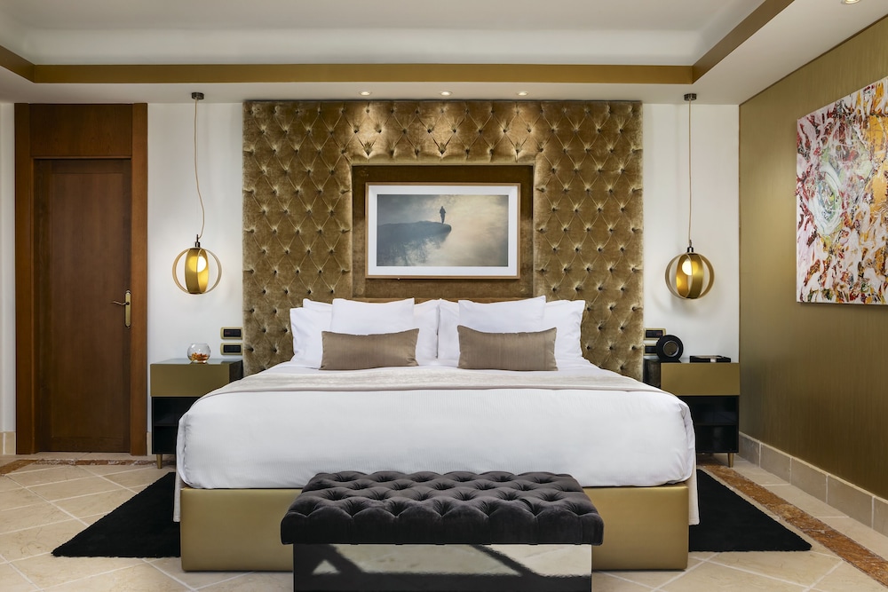 Suite Penthouse Moet Chandon (Red Level Lounge Access) Suite Penthouse Moet Chandon (Red Level Lounge Access)