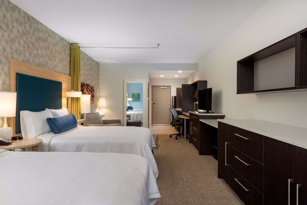 Studio, 2 Queen Beds, Accessible (Roll-in Shower)