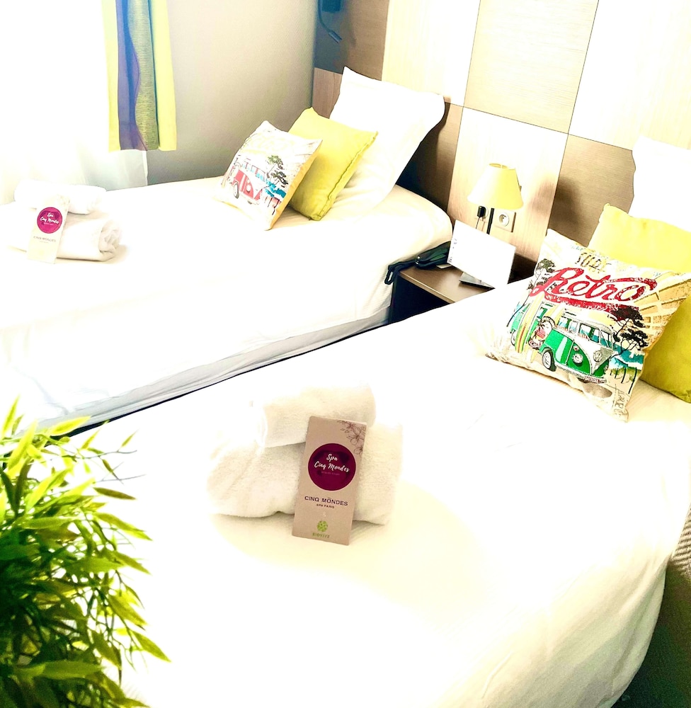 Standard Room, Multiple Beds - Photo 1