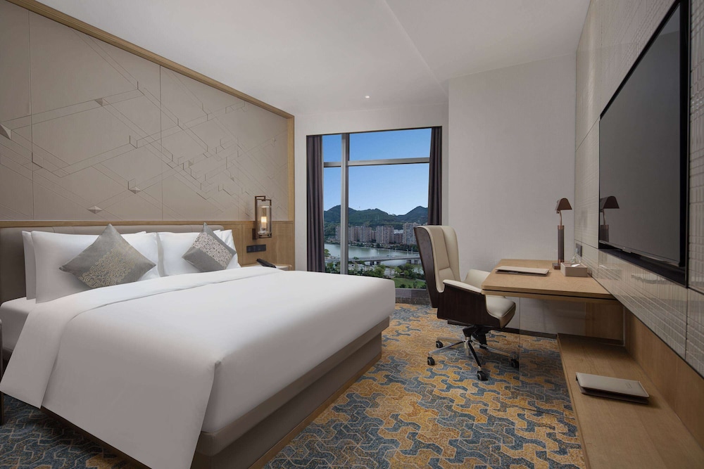Room, 1 King Bed, Accessible photo 1