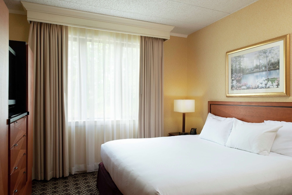 Suite, 1 King Bed, Courtyard Area - Photo 3