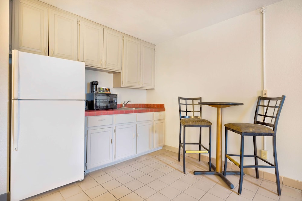 Standard Suite, 2 Queen Beds, Non Smoking, Kitchenette