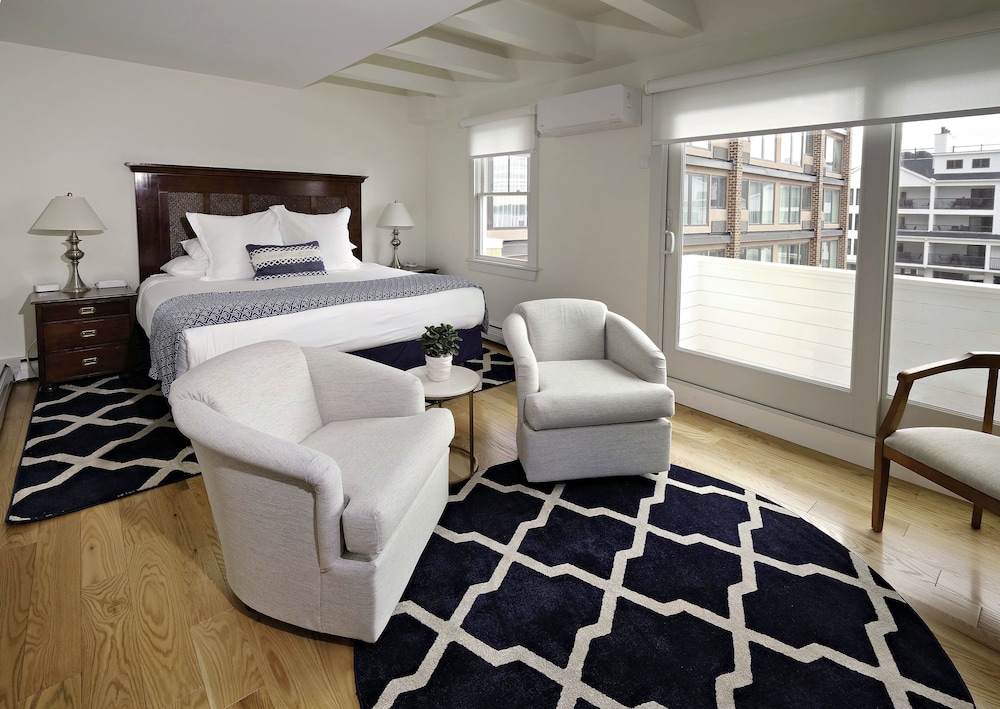 Waterfront Suite photo 3