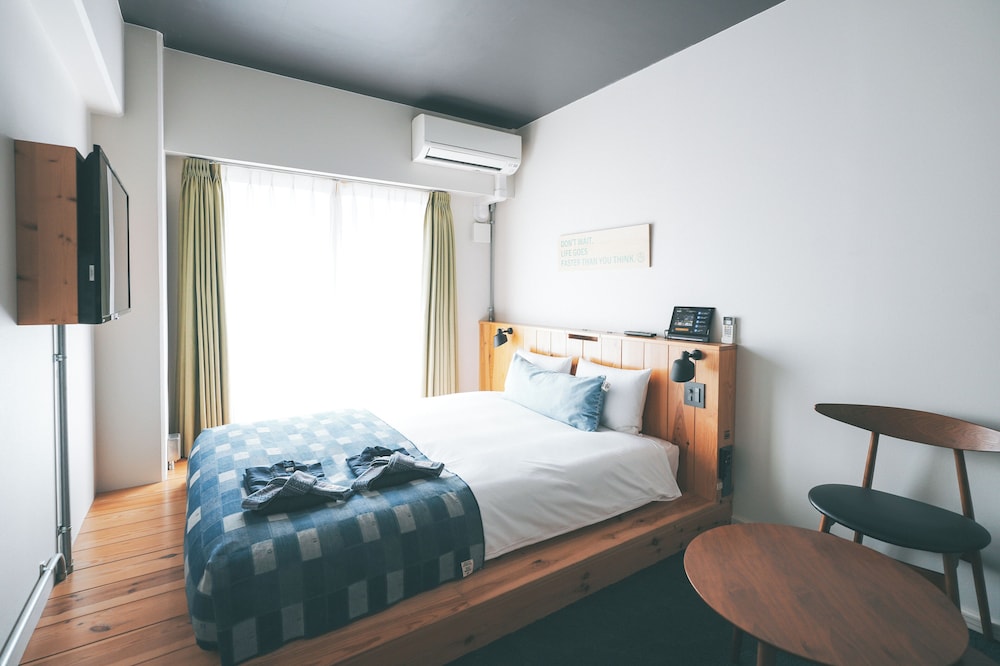 Adjoining Room (Queen Bed Rooms X 2) 4 People (Not Connecting) - Photo 1