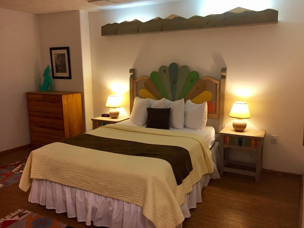 Business Room, 1 Queen Bed (Room 5, Ground Floor) photo 2