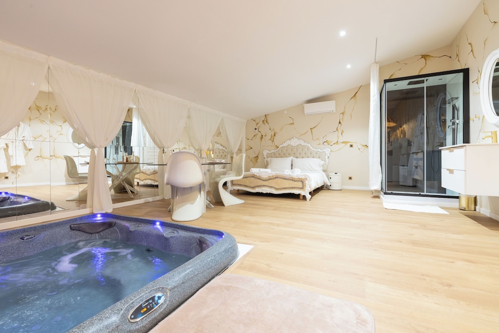 Comfort Suite, 1 Queen Bed, Non Smoking photo 1