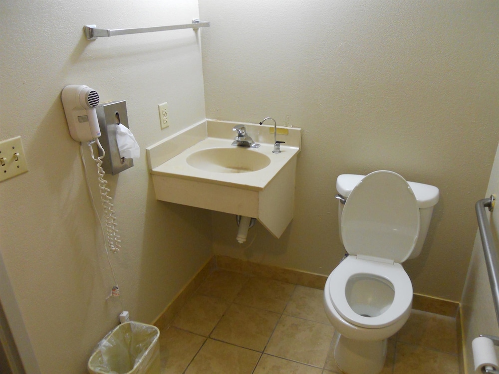 America's Best Inn and Suites Beaufort, Photo 4