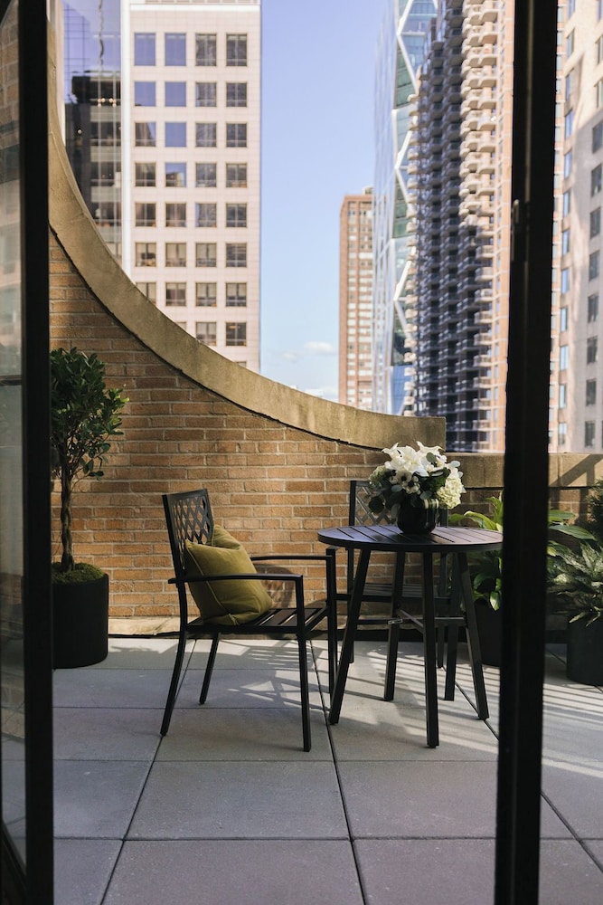 Executive Junior Balcony Suite