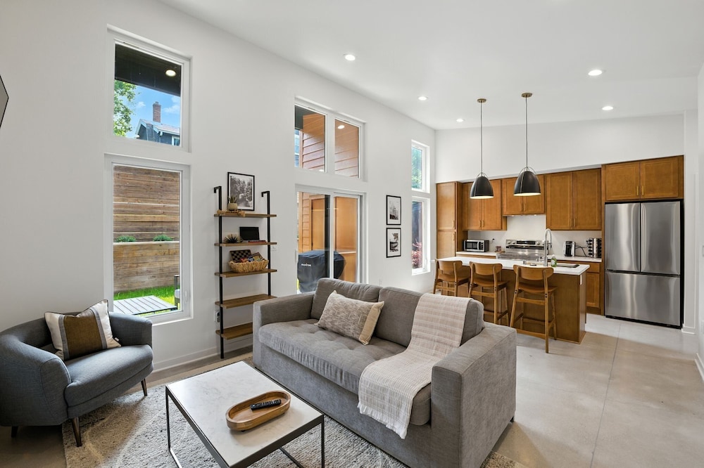 Townhome, 1 Bedroom photo 1