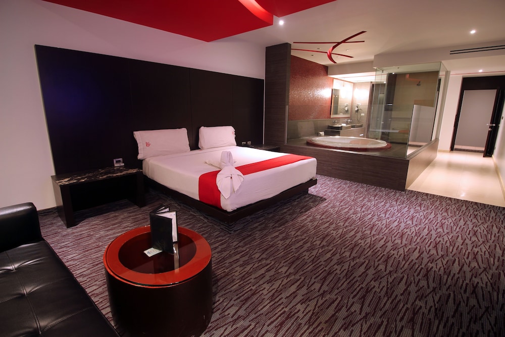 Suite, 1 King Bed, Jetted Tub