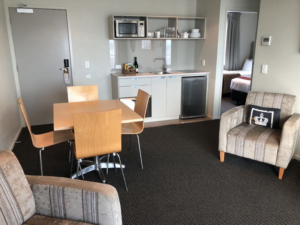 Suite, 2 Bedrooms - Photo 1