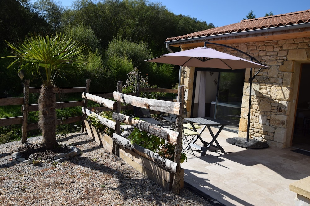 Romantic Cottage, Hot Tub (L'Étoile Spa) - Photo 2