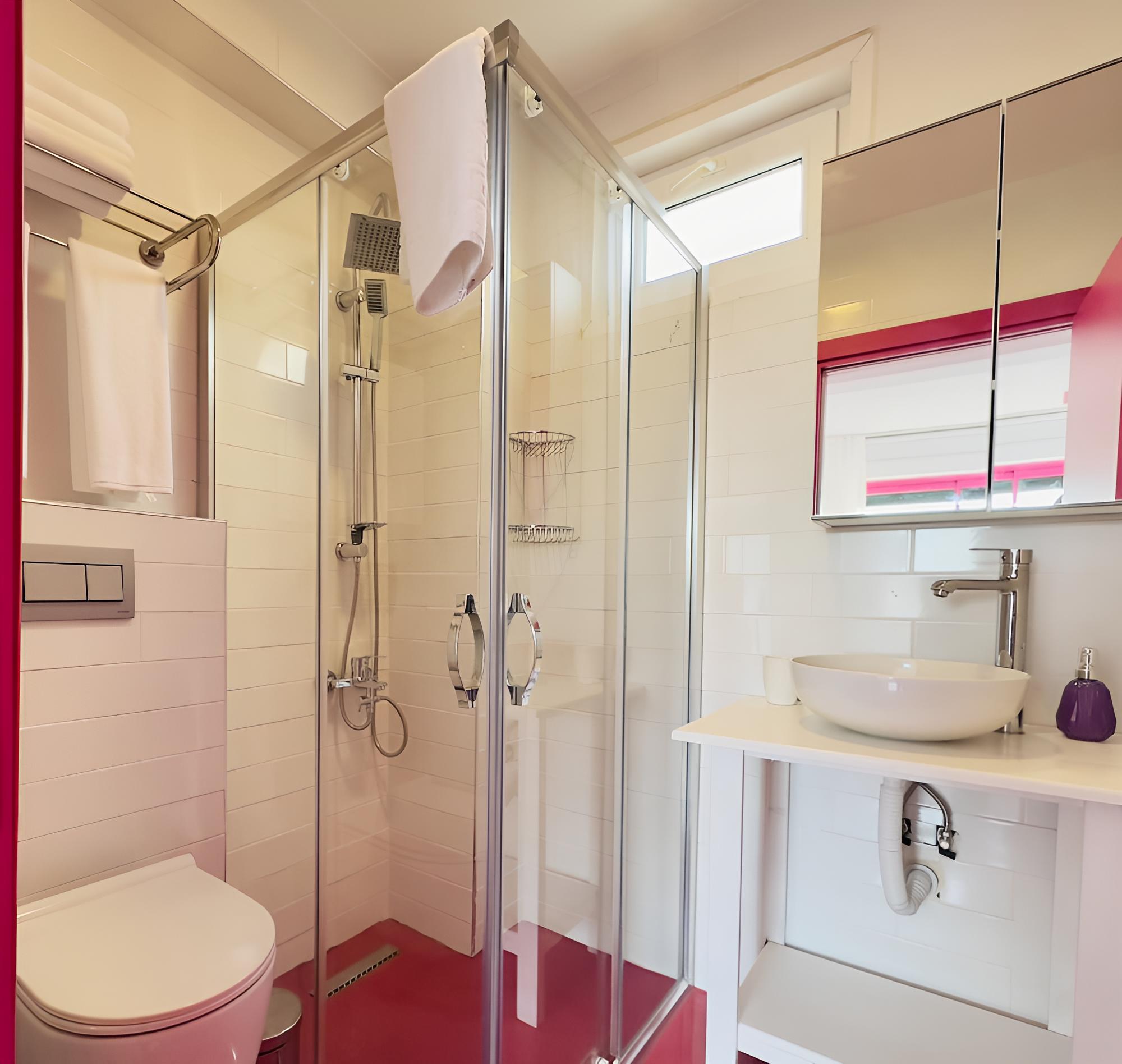 Deluxe Room, 1 King Bed, Non Smoking, Sea Facing photo 3