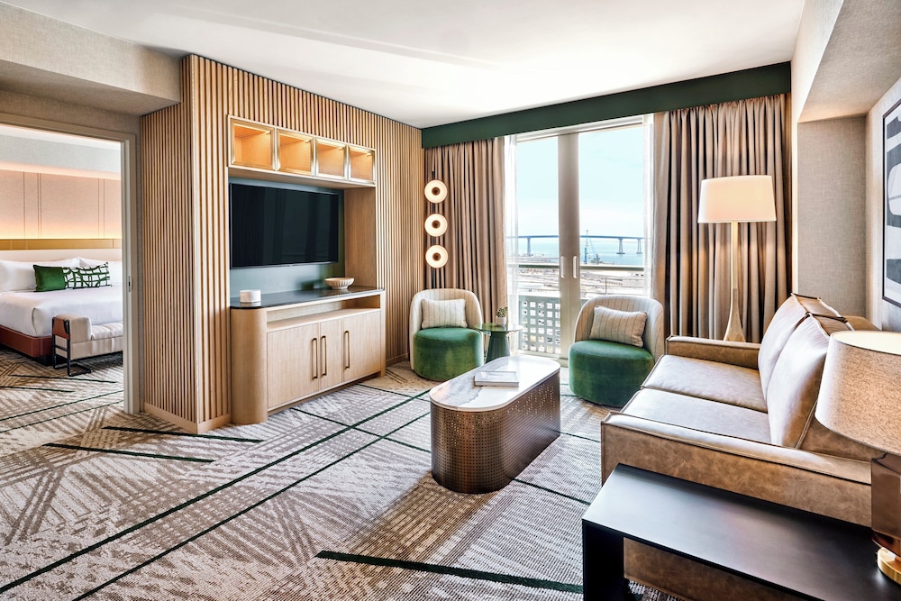 Suite, 1 Bedroom, Bay View (Spacious, King Bed) - Photo 2