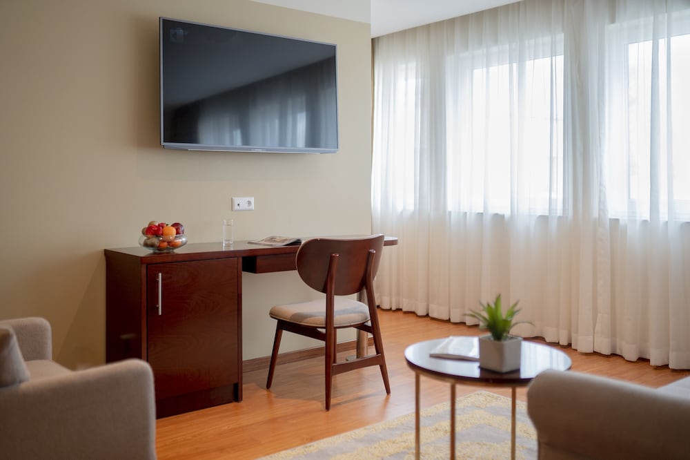 Business Quadruple Room photo 2