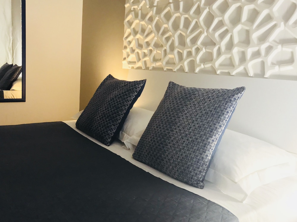 Deluxe Room, 1 Bedroom, Balcony, City View - Photo 2