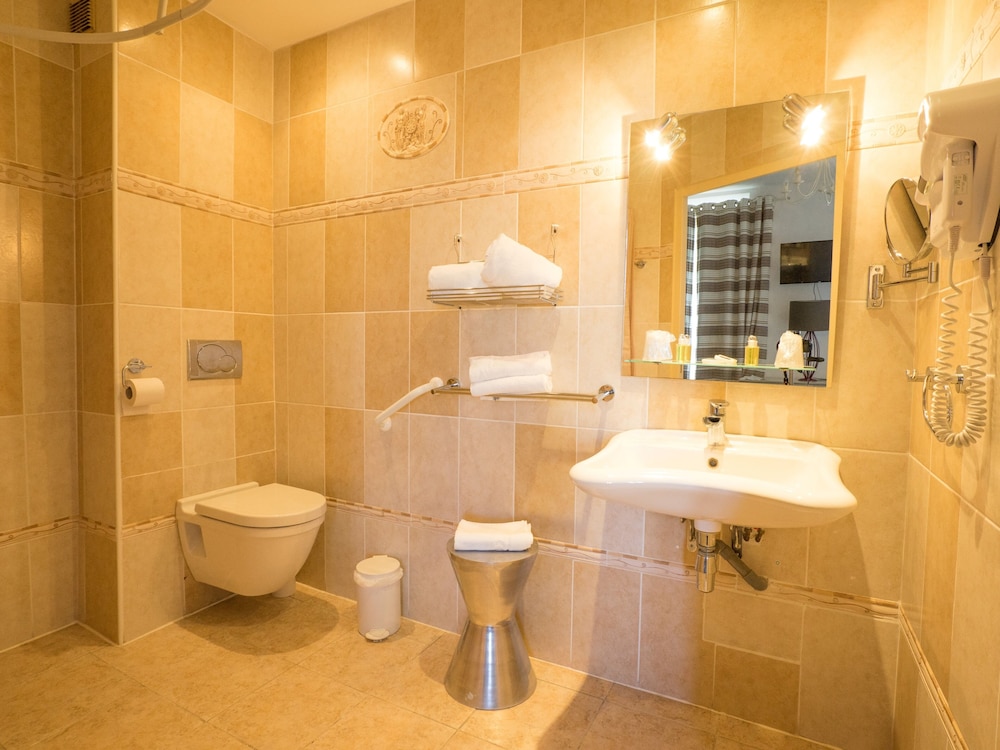 Quadruple Room, Ensuite (Group 10 (15)) photo 2