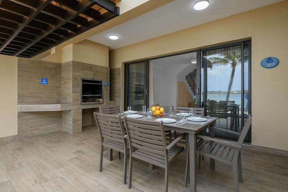 Three Bedroom Duplex Apartment with Patio - Photo 8