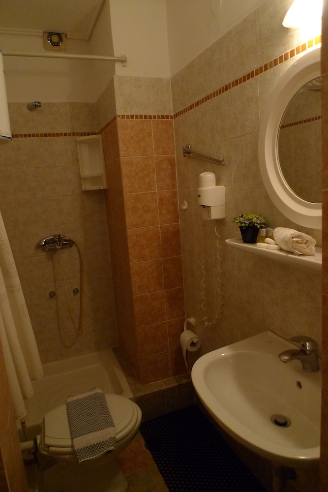 Basic Single Room photo 3