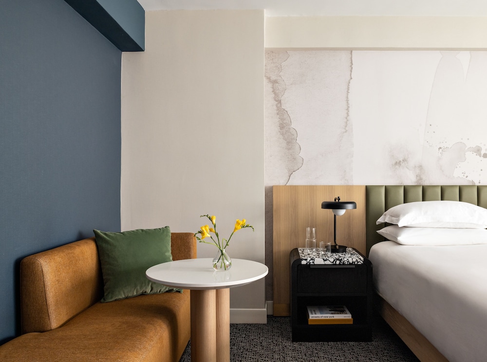 Room, 1 King Bed (Essential) thumbnail 5