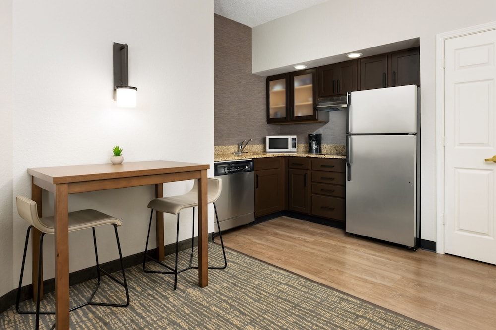 Suite, 1 Bedroom - Photo 7