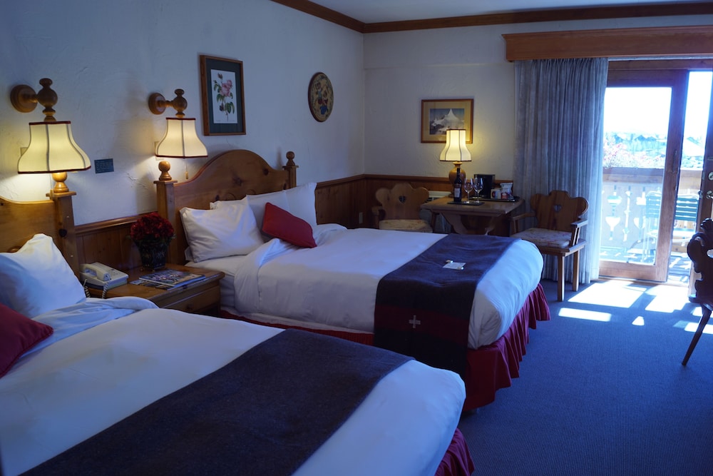 Standard Room, 2 Queen Beds photo 3