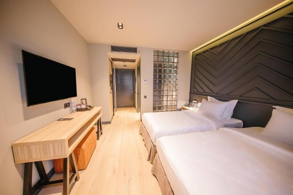 Standard Double or Twin Room, City View - Photo 1