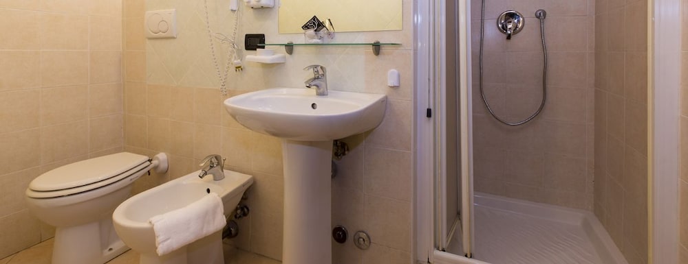 Triple Room - Photo 12