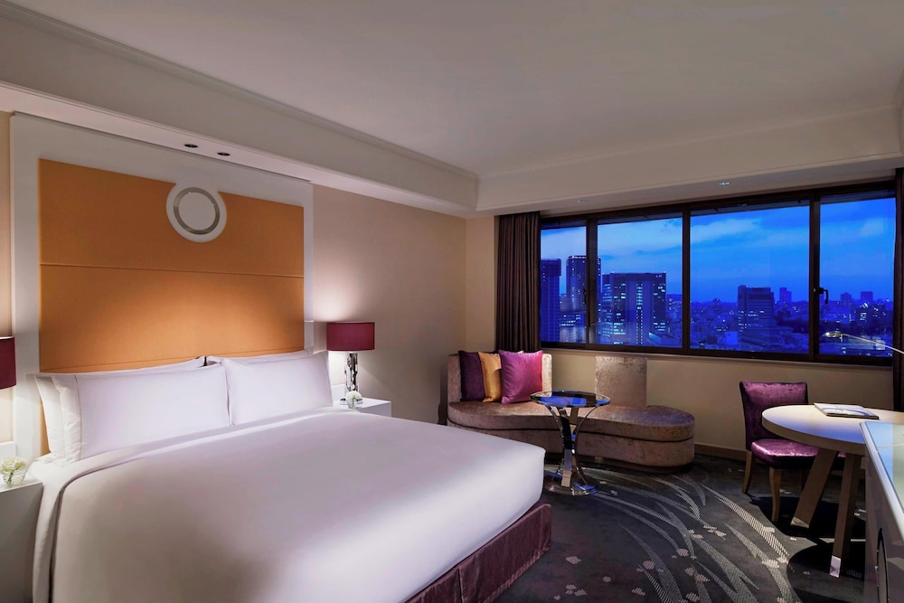 Deluxe Room, 1 King Bed photo 1