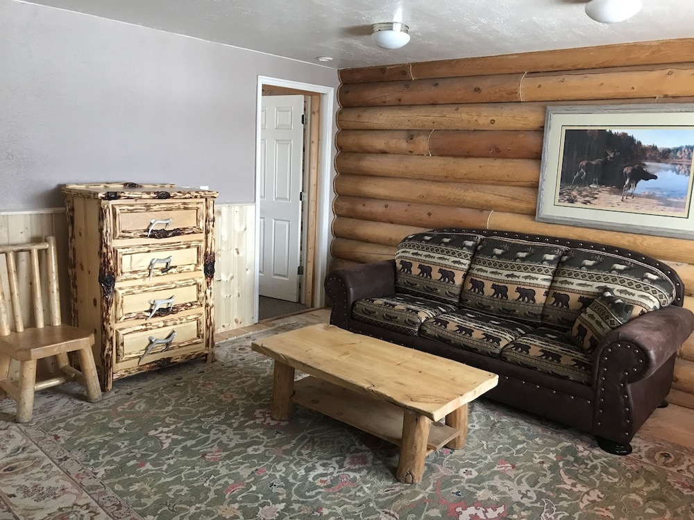 Standard Suite, 2 Queen Beds, Mountain View photo 3