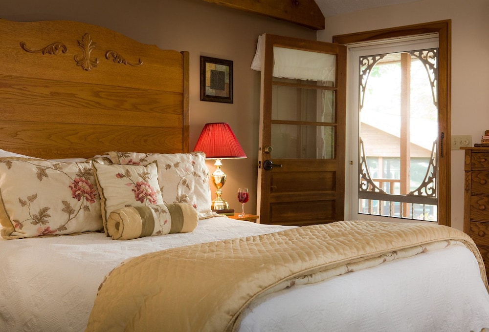 Double Room, 1 Queen Bed (Willow)