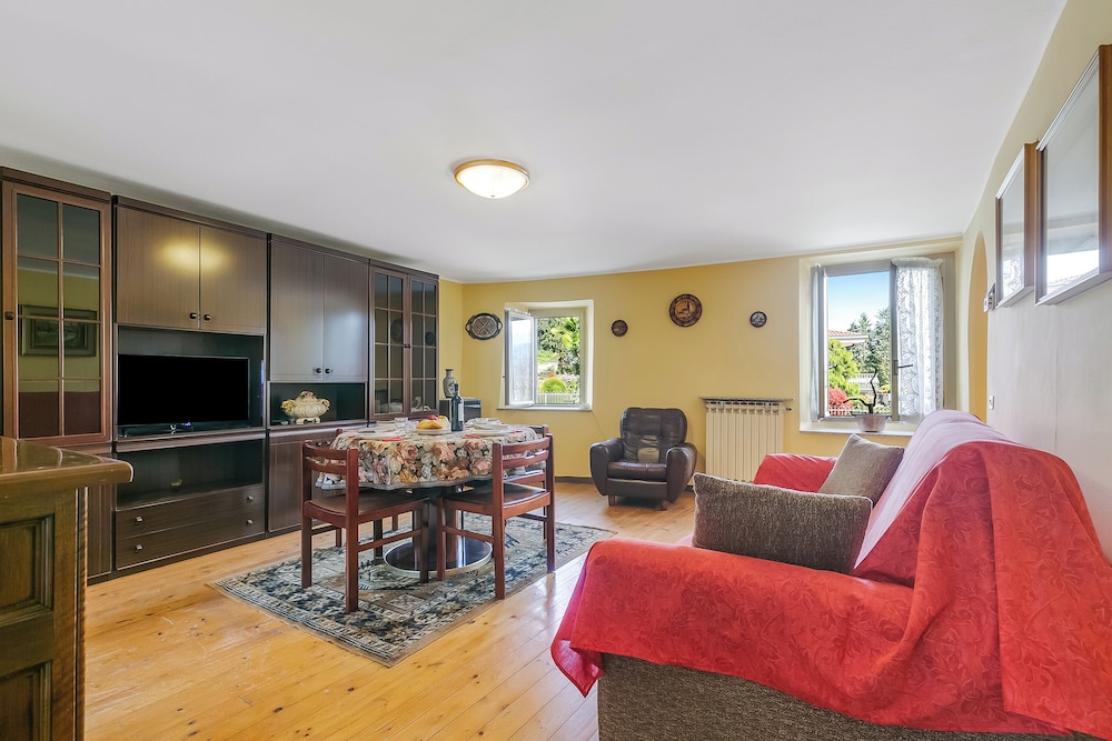 Family Apartment, Multiple Bedrooms (Old Pella 100m to Orta Lake)