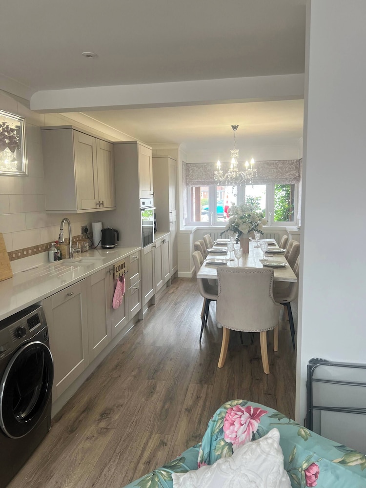 Staysolihull, Large Spacious Corner House,, 사진 19