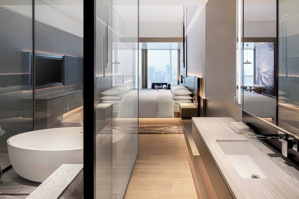 Room, 1 King Bed, City View - Photo 6