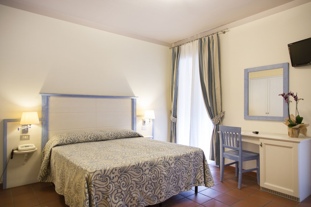 Standard Double or Twin Room - Photo 1