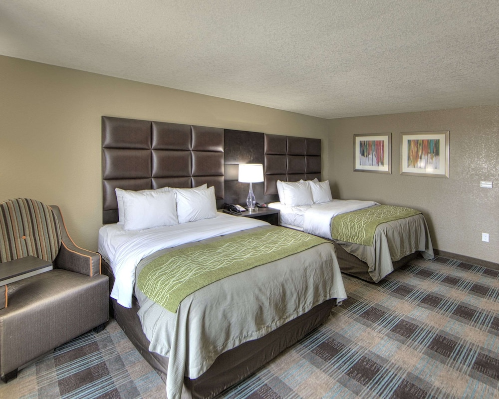Standard Room, 2 Queen Beds, Non Smoking photo 1