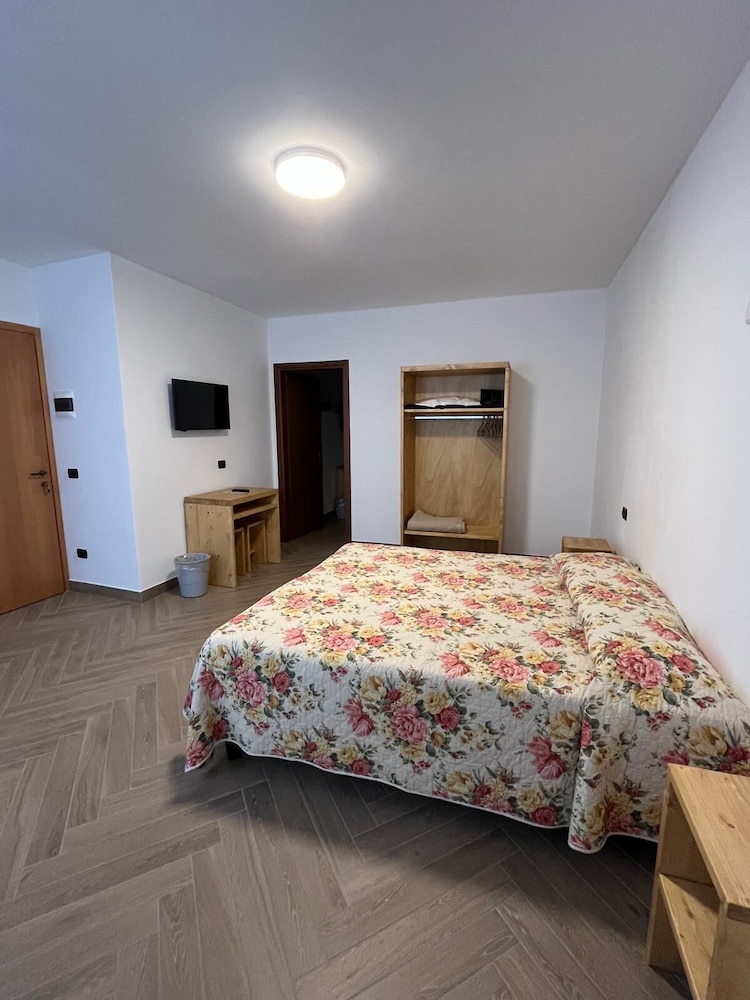 Standard Room photo 3