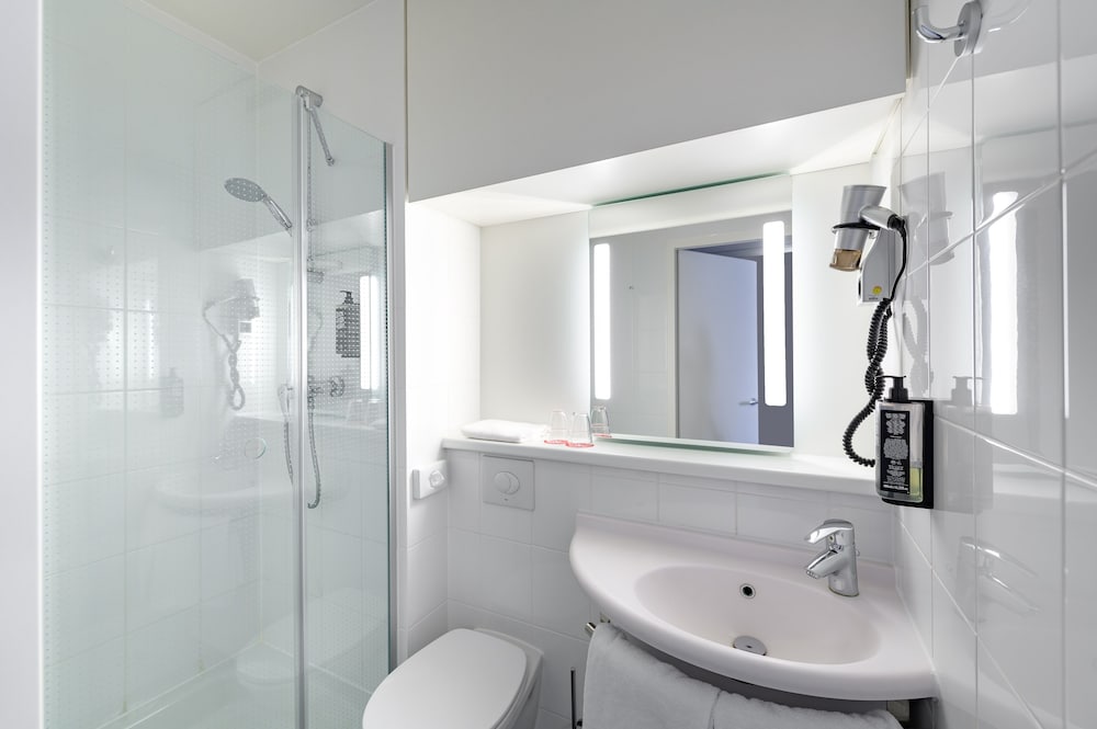 Standard Room, 2 Twin Beds - Photo 6