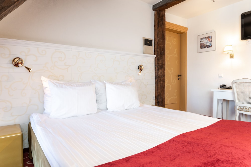 Deluxe Double or Twin Room (free parking included) - Photo 12